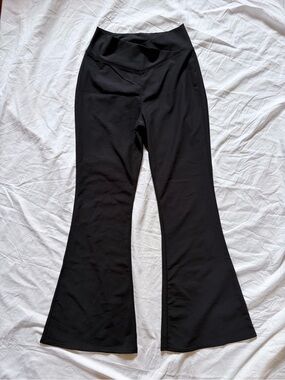 Halara NWOT Ribbed Flared Leggings